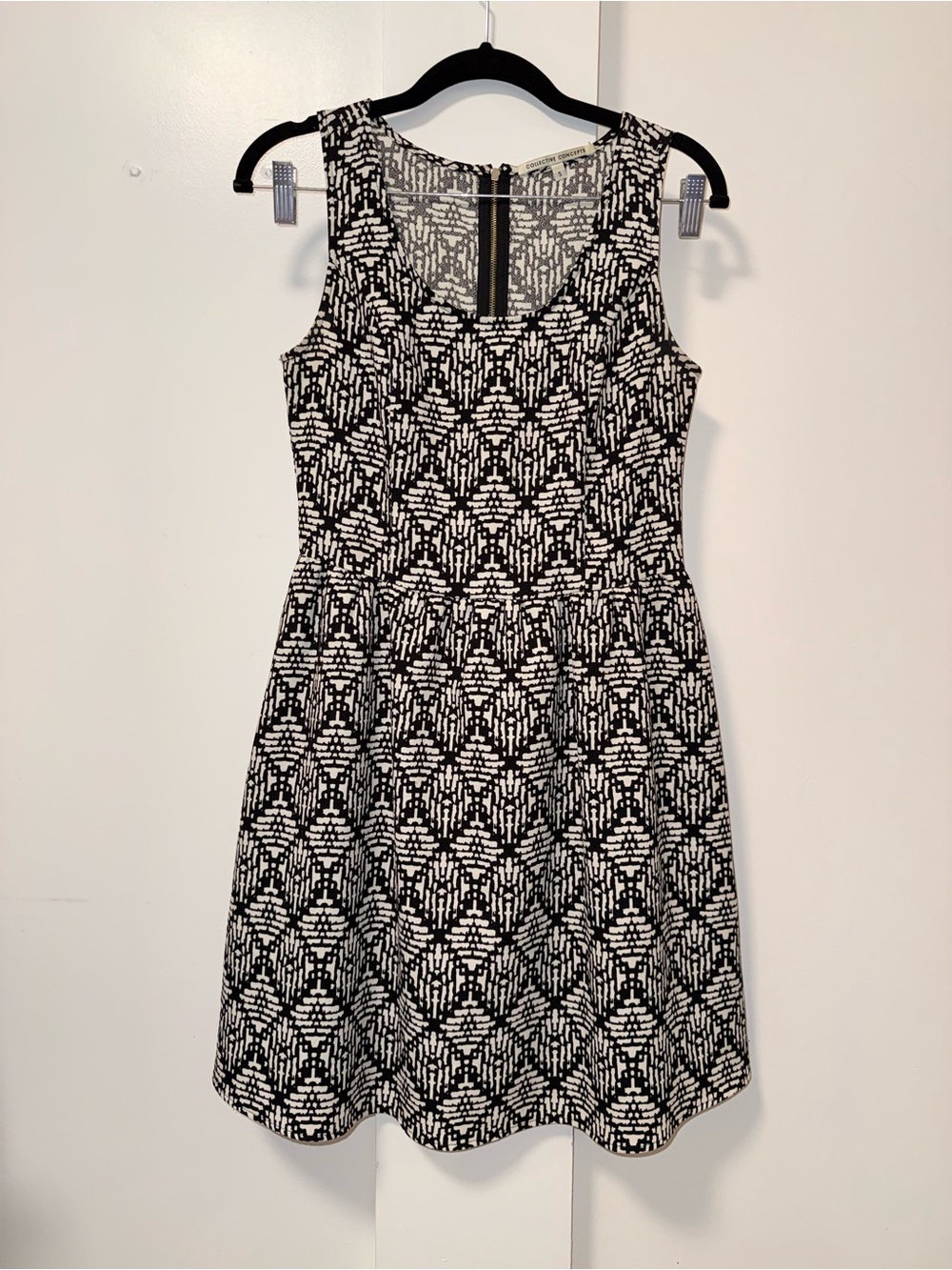 Collective Concepts Black and White Geometric Sleeveless Mini Dress